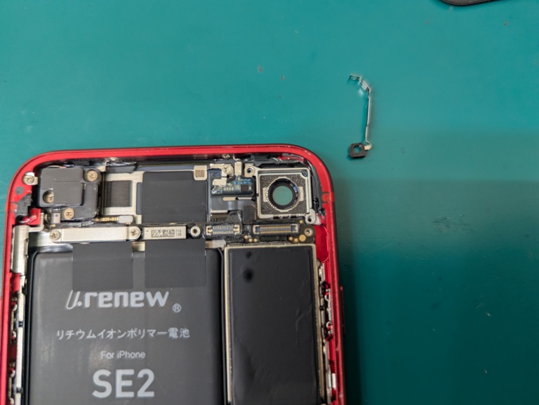 📱🔧 iPhoneSE2（アイフォンエスイーツー） NFCアンテナ交換修理ならスマホ修理工房でアル・プラザ小杉店へ！